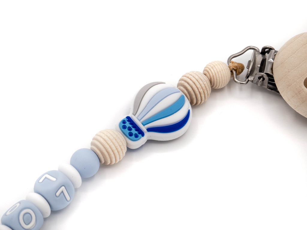 Handgefertigte und individuelle Schnullerkette blauer Ballon - Schnullerkettenwelt