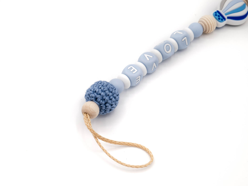 Handgefertigte und individuelle Schnullerkette blauer Ballon - Schnullerkettenwelt