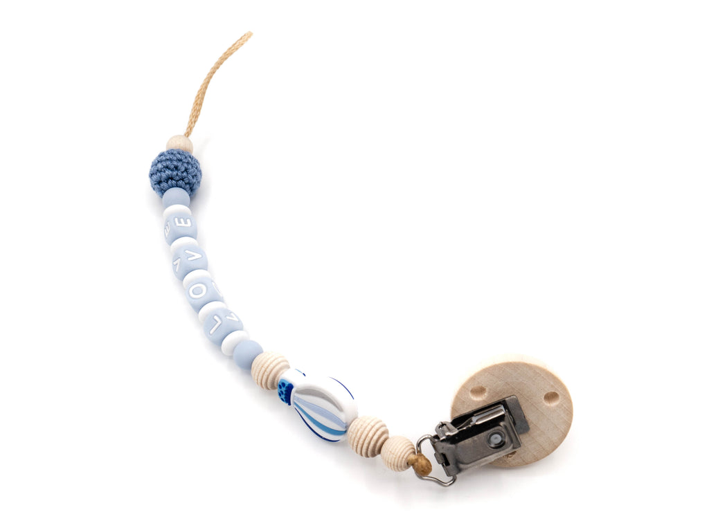 Handgefertigte und individuelle Schnullerkette blauer Ballon - Schnullerkettenwelt